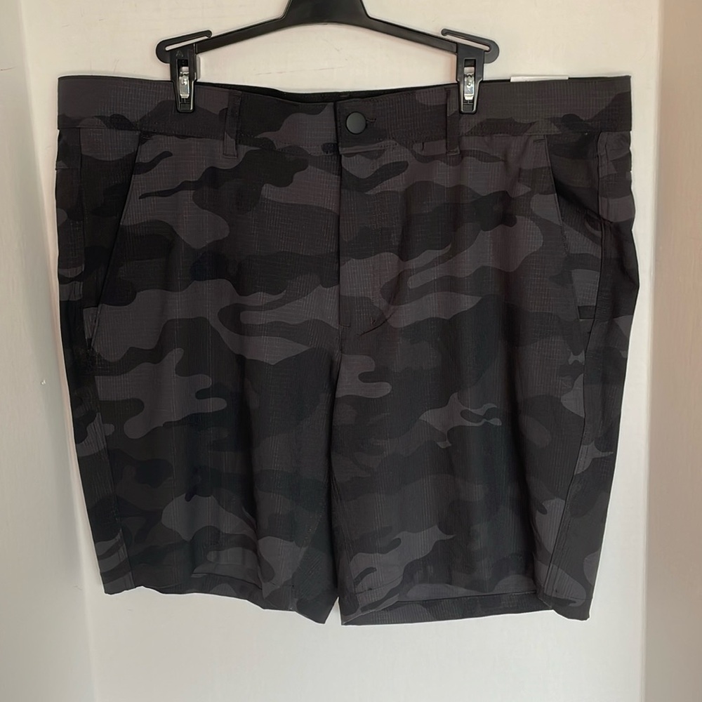 George black camouflage shorts Men’s size 40 NWT